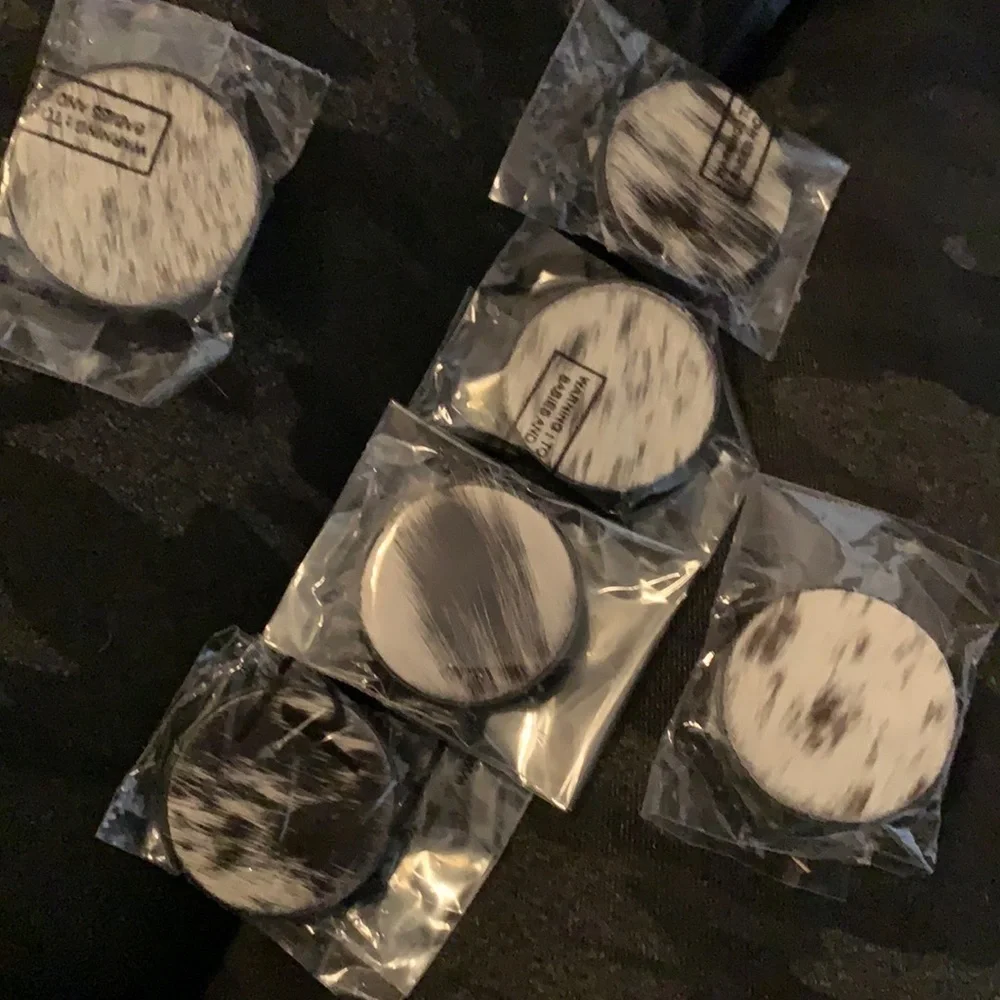 Myra Black and white hairon phone socket, new